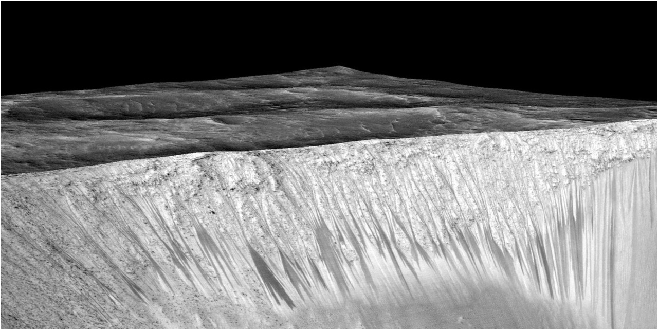 Mars Life Could Lurk Within These Salty Streaks